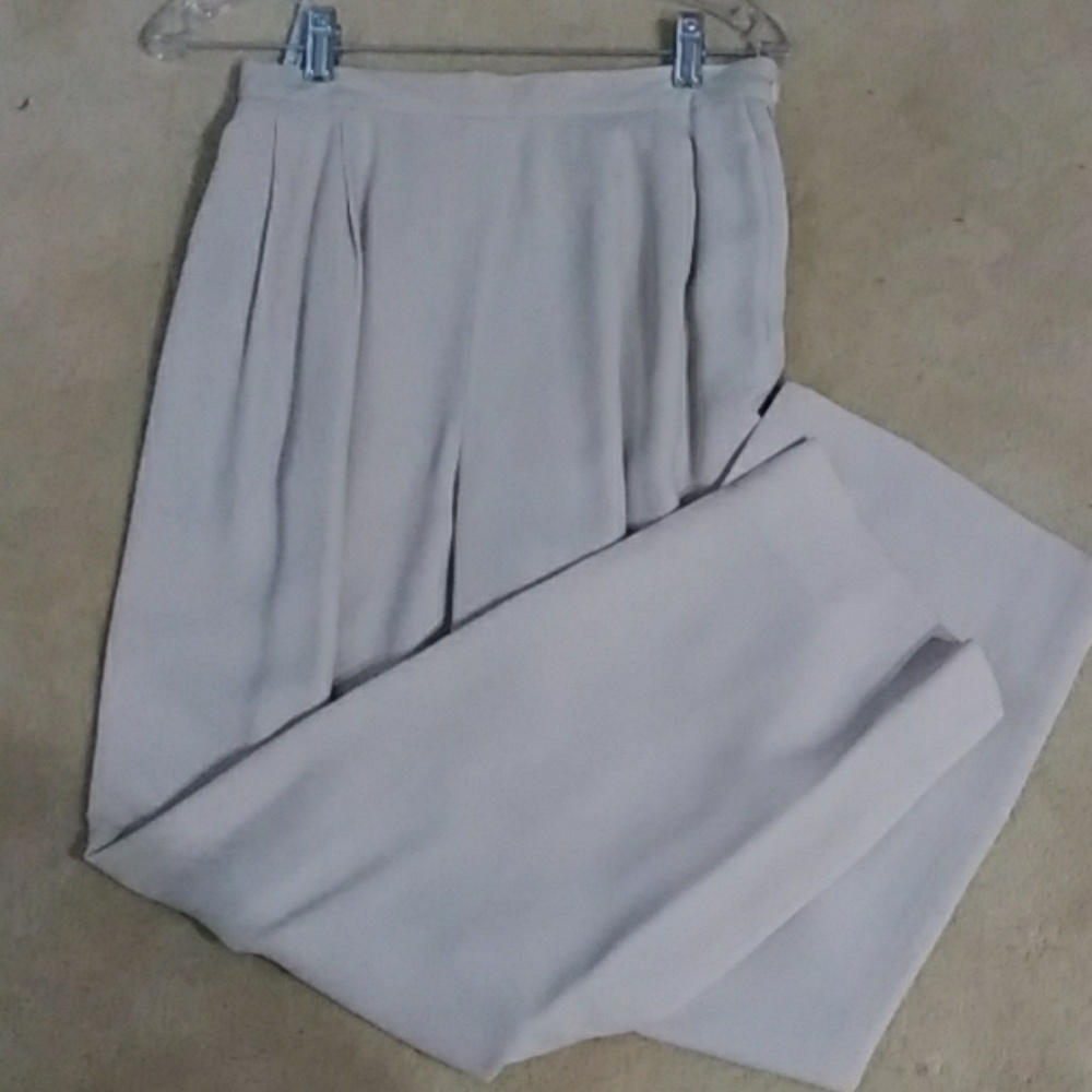 Liz Claiborne size 8 cream colored trousers
